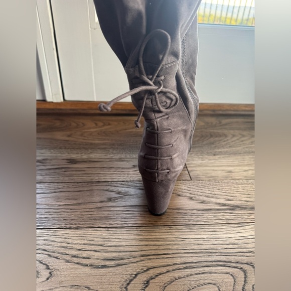 NWOT Journee Collection Grey Heeled Suede Boots, size 10XWC - Picture 6 of 9